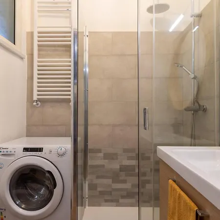 Salutati Flexyrent Ac Apartment