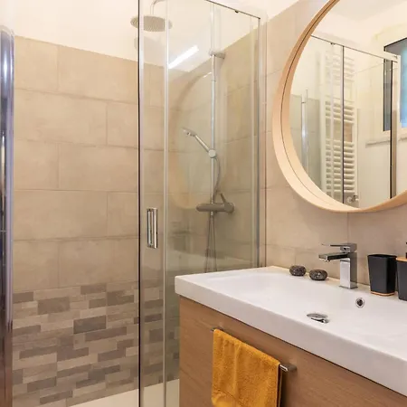 Salutati Flexyrent Ac Apartment *